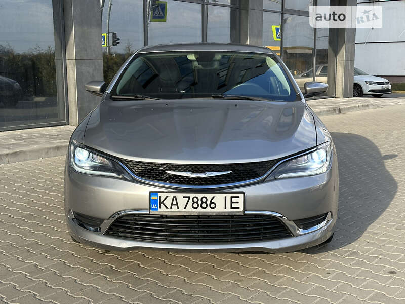 Седан Chrysler 200 2016 в Киеве