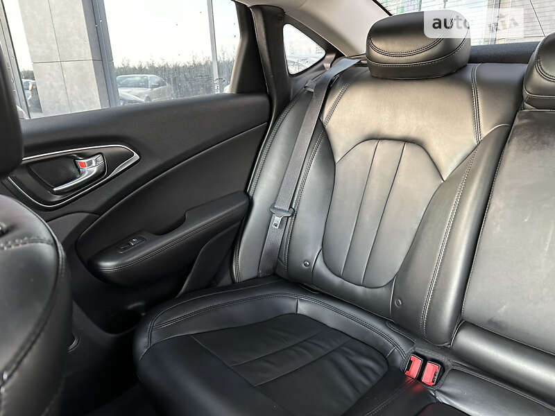 Седан Chrysler 200 2016 в Киеве