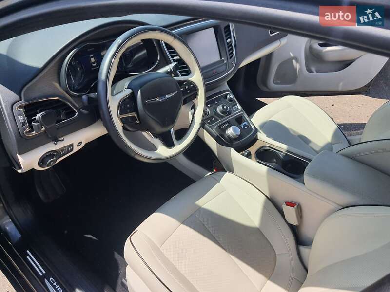 Седан Chrysler 200 2015 в Киеве