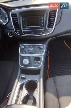 Седан Chrysler 200 2015 в 
