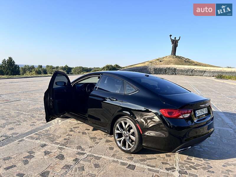 Седан Chrysler 200 2015 в Черкасах