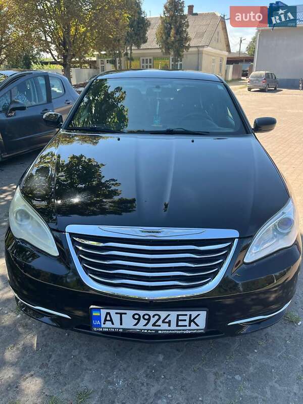 Седан Chrysler 200 2011 в Бурштыне