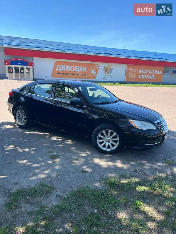 Седан Chrysler 200 2011 в Бурштыне