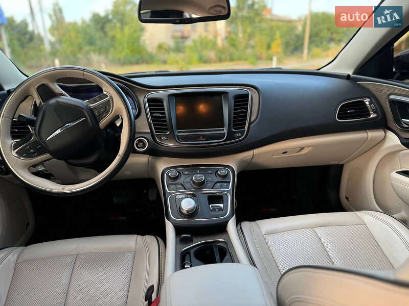 Седан Chrysler 200 2015 в Кривом Роге