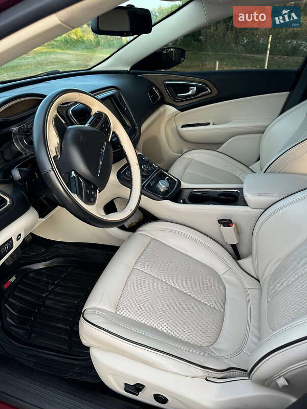 Седан Chrysler 200 2015 в Кривом Роге