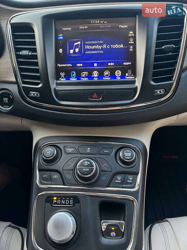 Седан Chrysler 200 2015 в Кривом Роге