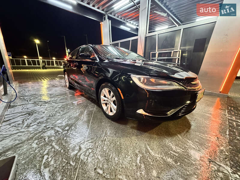 Седан Chrysler 200 2015 в Львові
