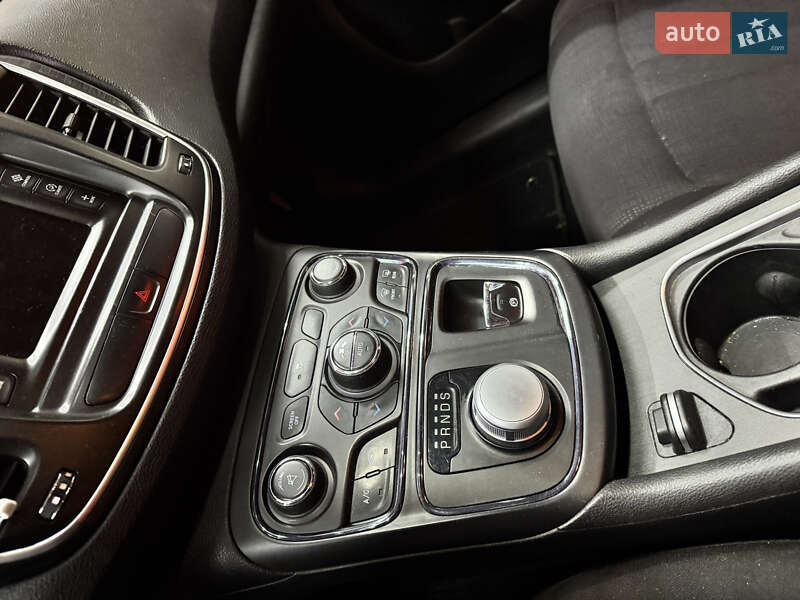 Седан Chrysler 200 2015 в Львові