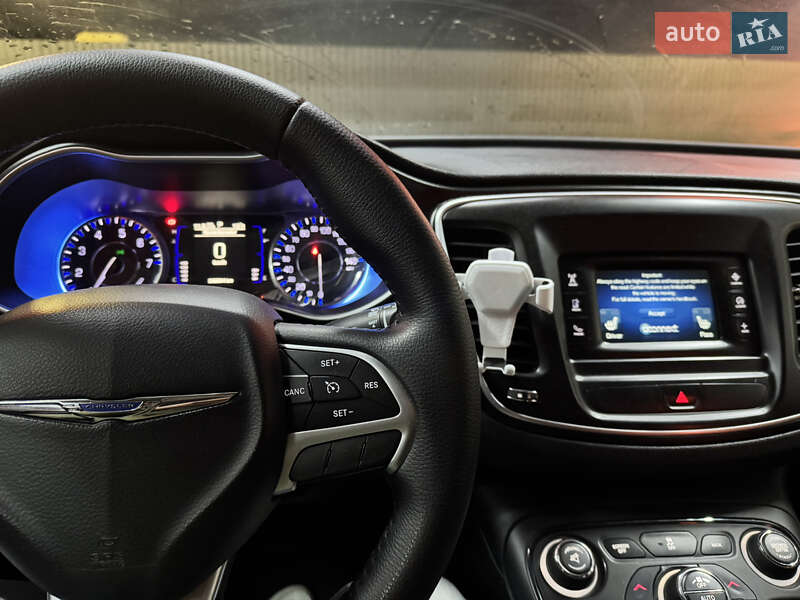 Седан Chrysler 200 2015 в Львові