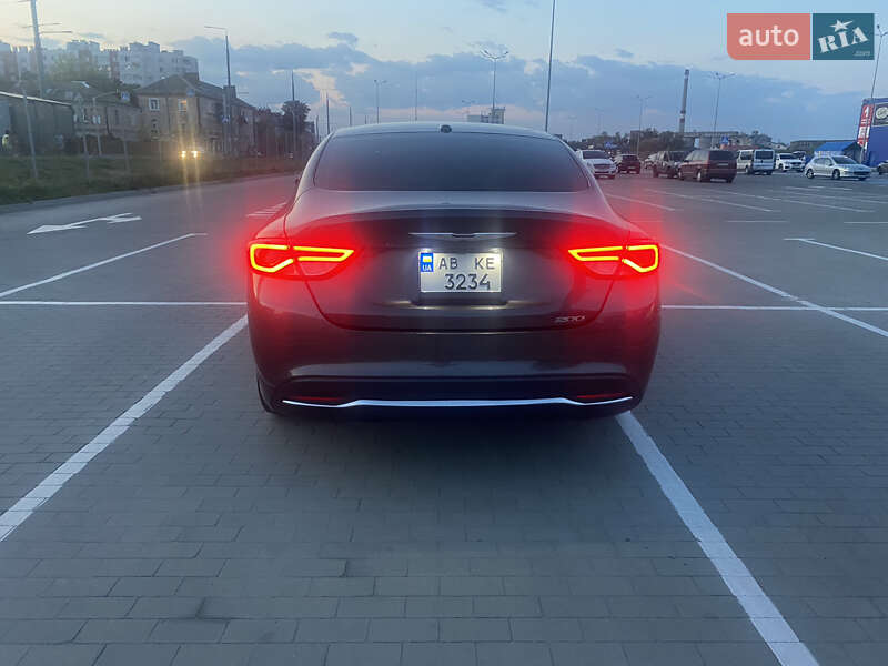 Седан Chrysler 200 2015 в Вінниці