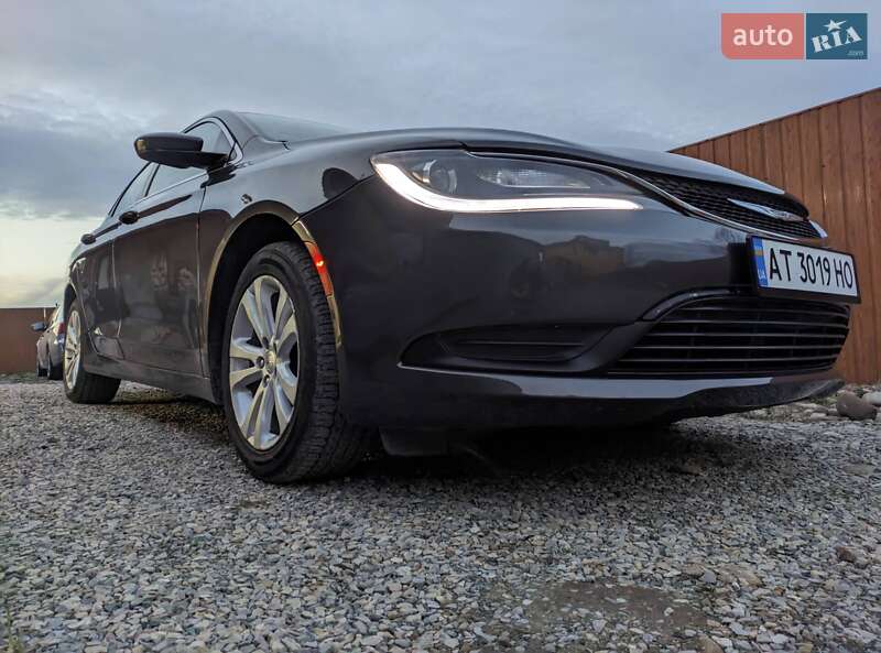 Седан Chrysler 200 2015 в Ивано-Франковске