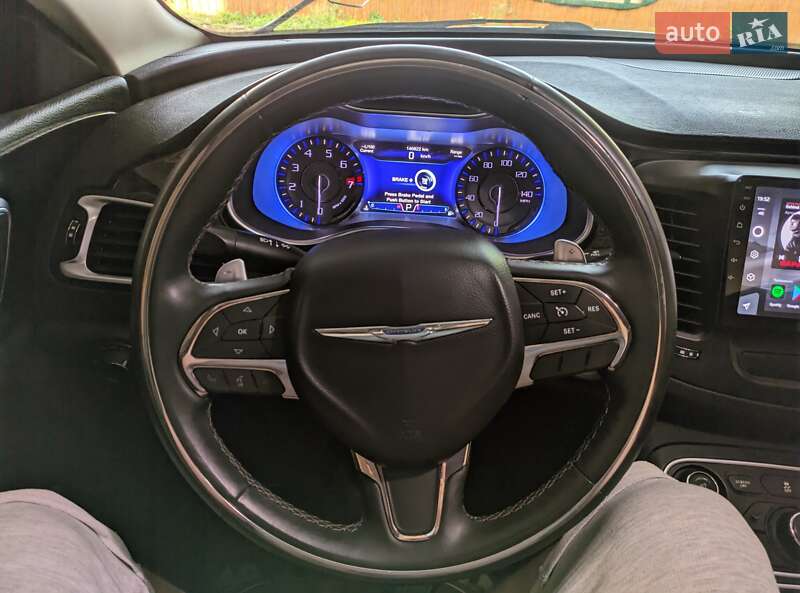 Седан Chrysler 200 2015 в Ивано-Франковске