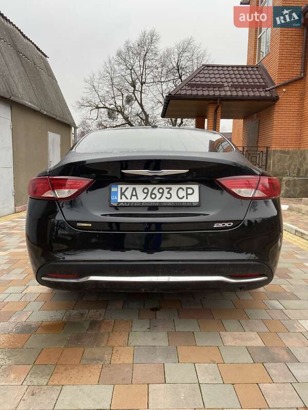 Седан Chrysler 200 2015 в Тетиеве
