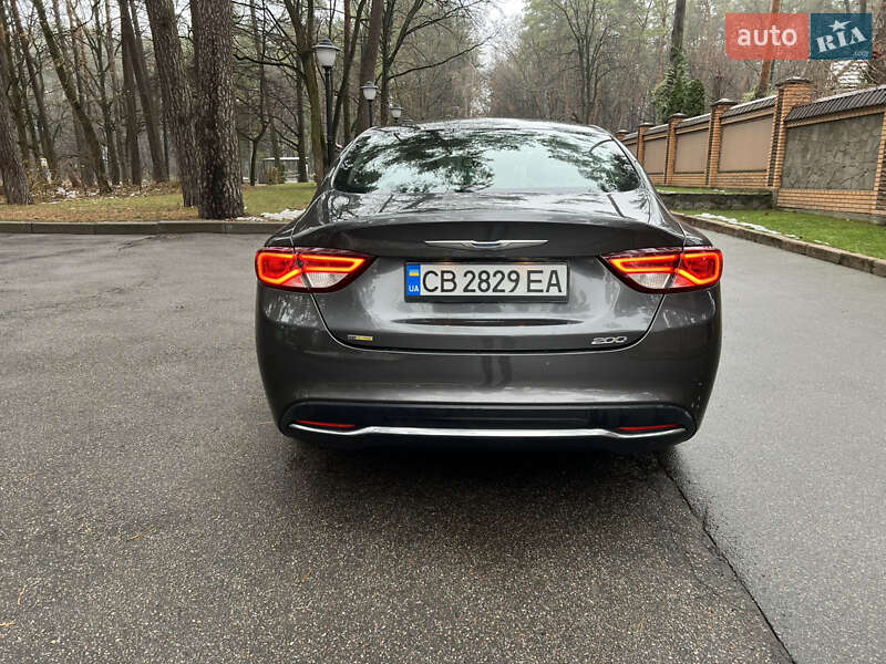 Седан Chrysler 200 2014 в Чернигове