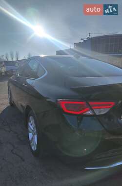 Седан Chrysler 200 2015 в Львове