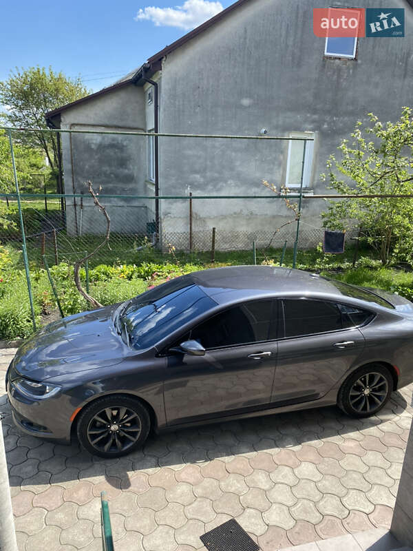 Седан Chrysler 200 2015 в Львові