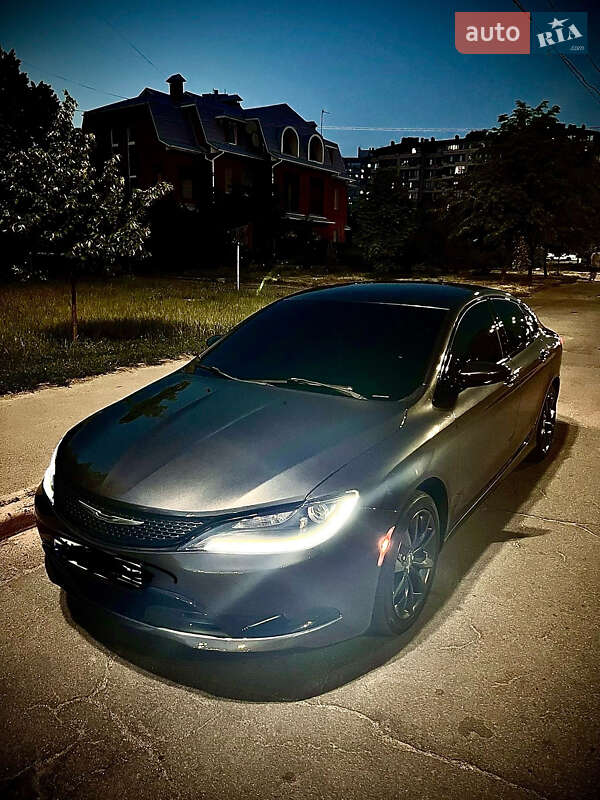 Седан Chrysler 200 2015 в Львові