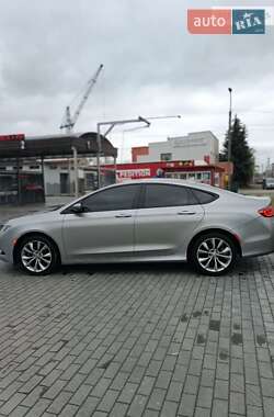 Седан Chrysler 200 2015 в Ровно