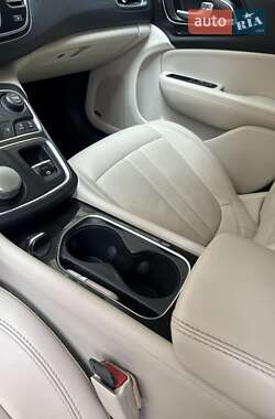 Седан Chrysler 200 2015 в 