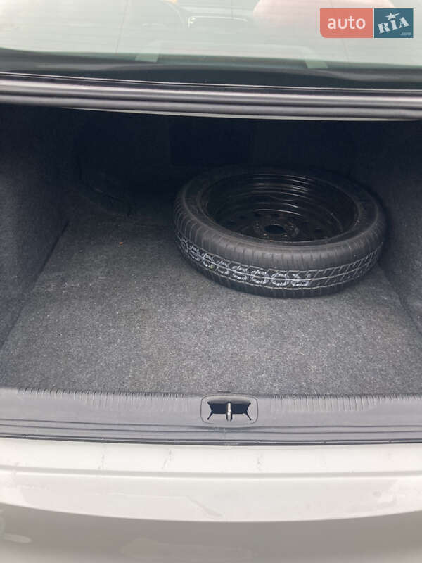 Седан Chrysler 200 2016 в Киеве