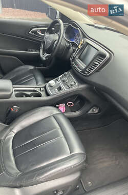 Седан Chrysler 200 2016 в 