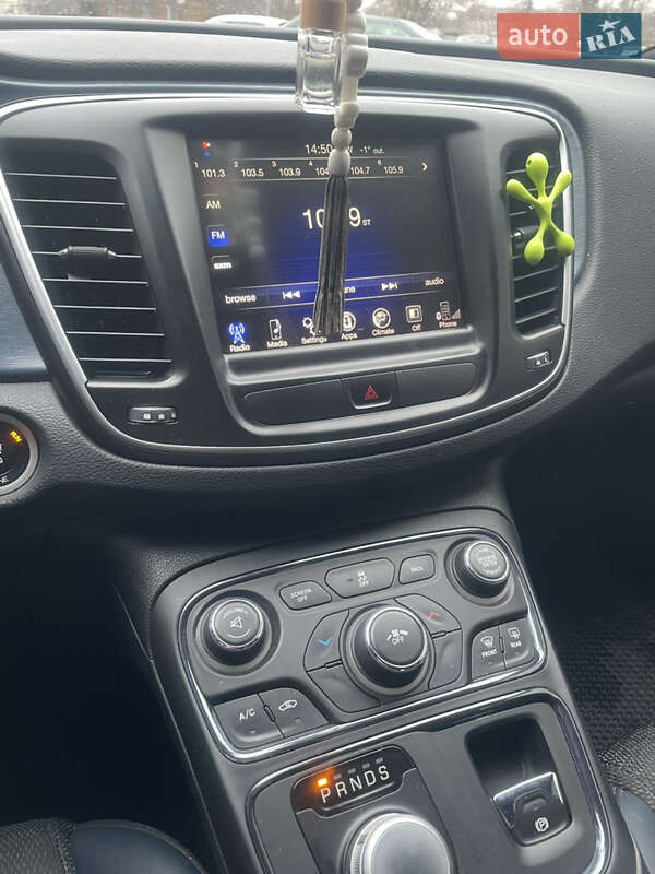 Седан Chrysler 200 2015 в Чернигове