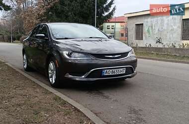 Седан Chrysler 200 2015 в Ужгороде