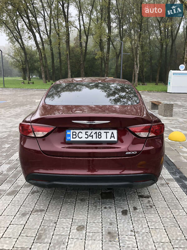 Седан Chrysler 200 2014 в Дрогобыче