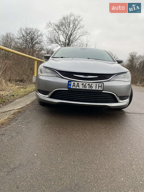 Седан Chrysler 200 2015 в Киеве