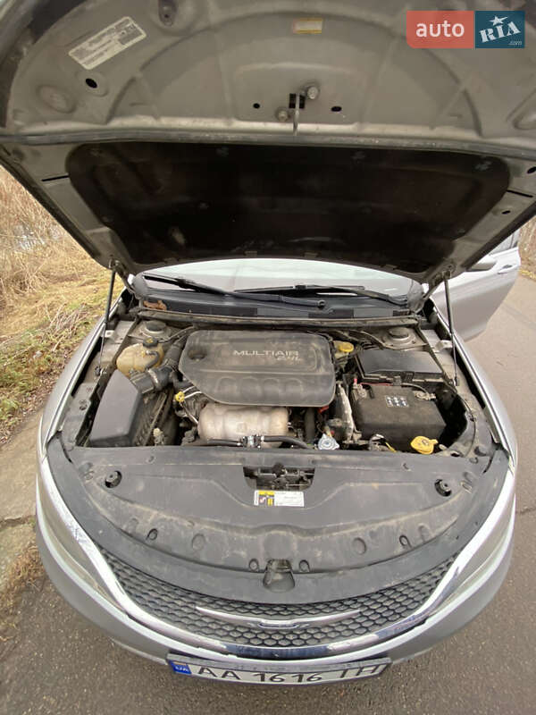 Седан Chrysler 200 2015 в Киеве