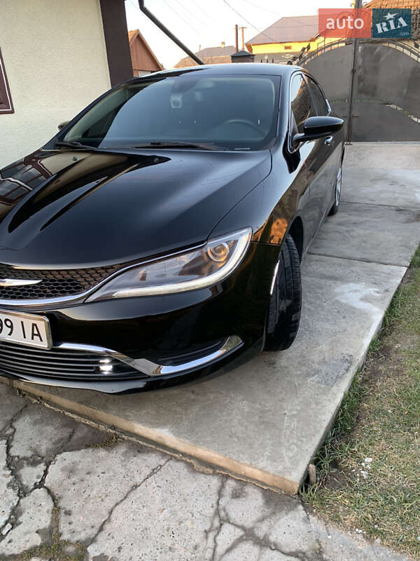 Седан Chrysler 200 2016 в Ивано-Франковске