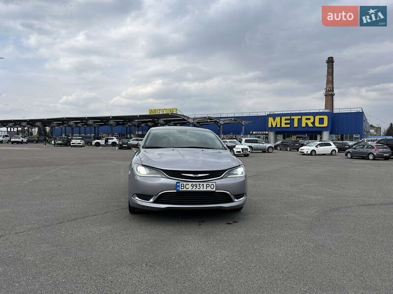Седан Chrysler 200 2015 в Львові