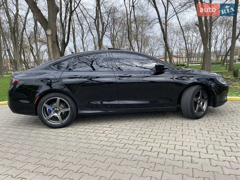 Седан Chrysler 200 2014 в Александрие