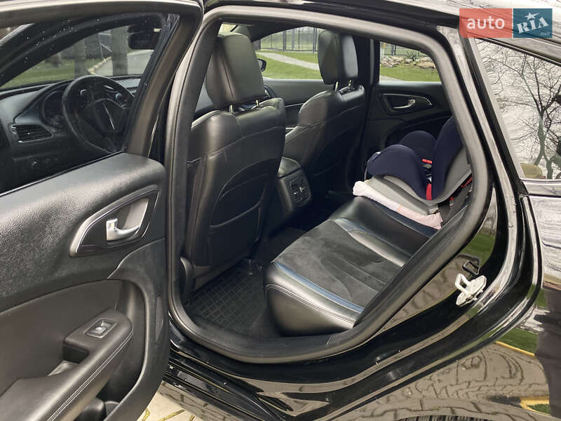 Седан Chrysler 200 2014 в Александрие