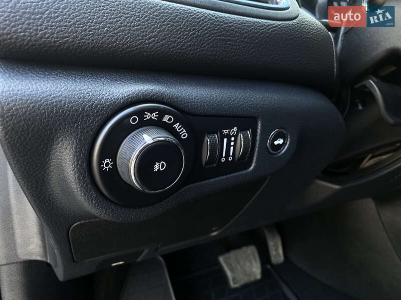 Седан Chrysler 200 2014 в Александрие