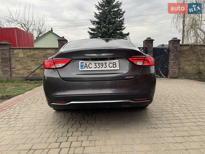 Седан Chrysler 200 2014 в Луцке