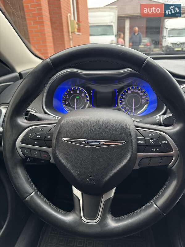 Седан Chrysler 200 2014 в Луцке