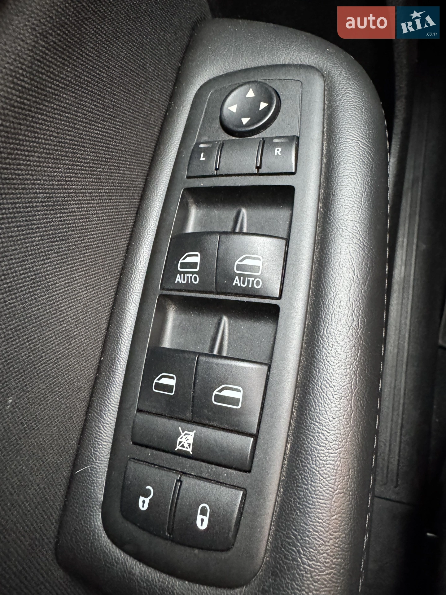 2014 Chrysler 200 - мініатюра 23
