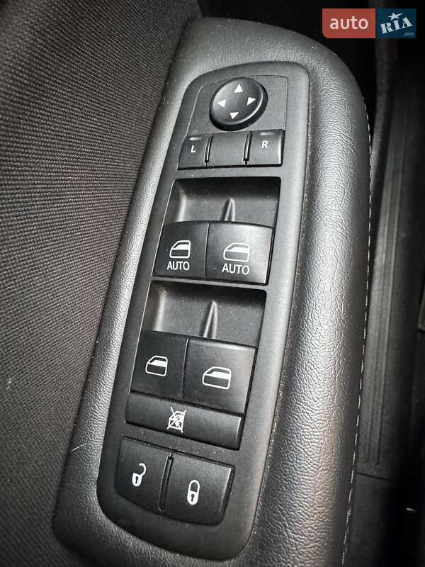 Седан Chrysler 200 2014 в Луцке