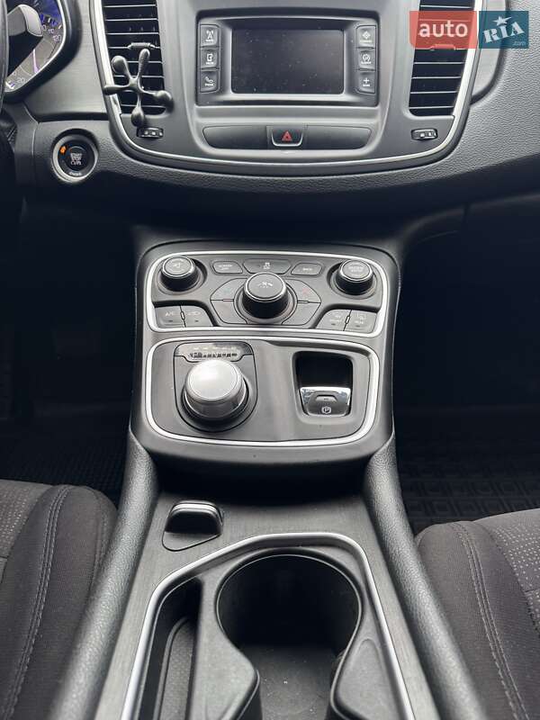 Седан Chrysler 200 2014 в Луцке