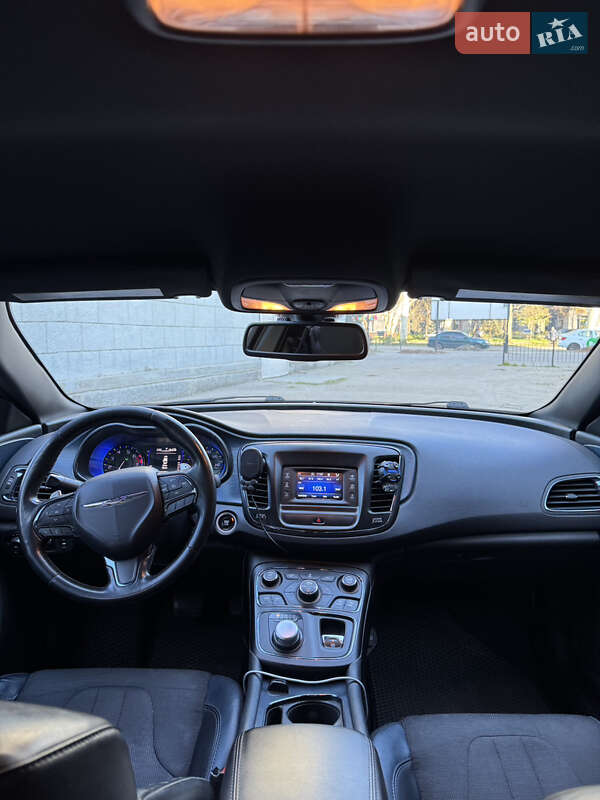 Седан Chrysler 200 2015 в Запоріжжі