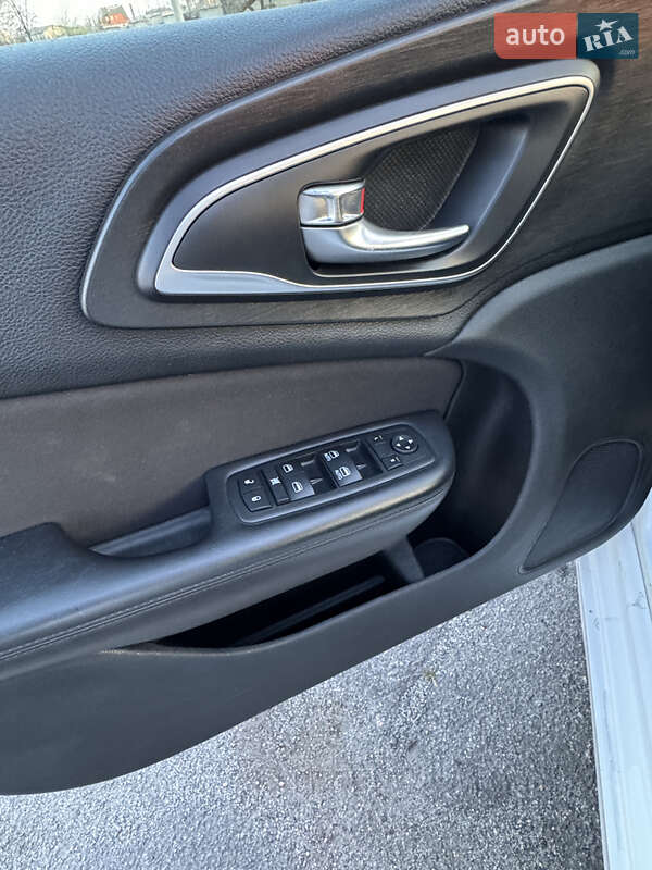 Седан Chrysler 200 2014 в Днепре