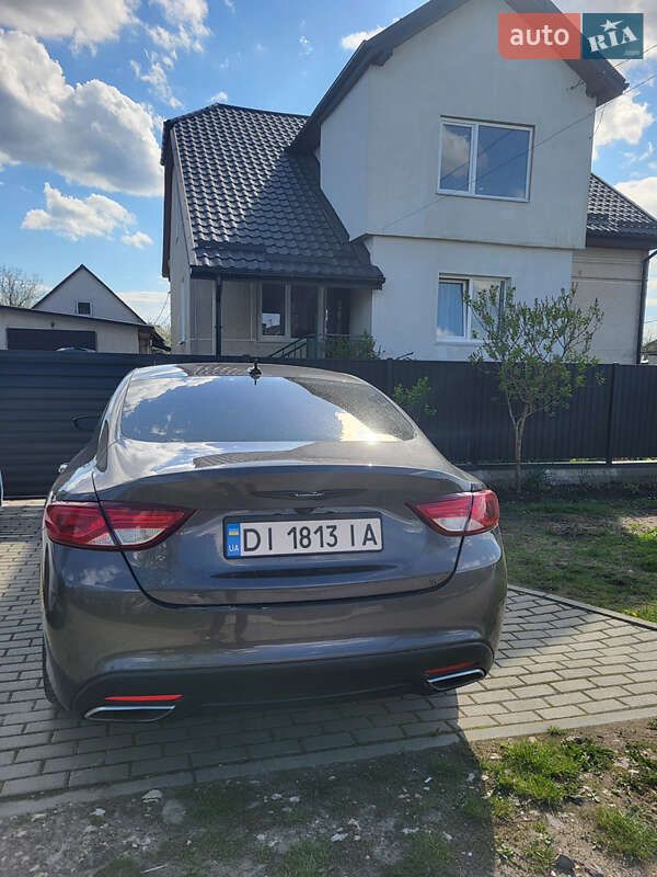 Седан Chrysler 200 2015 в Львові