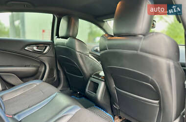 Седан Chrysler 200 2015 в 
