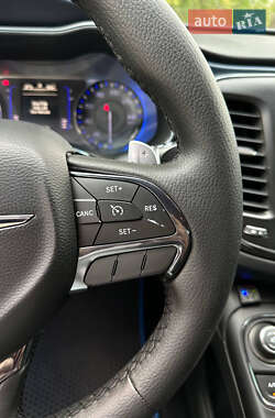 Седан Chrysler 200 2015 в 