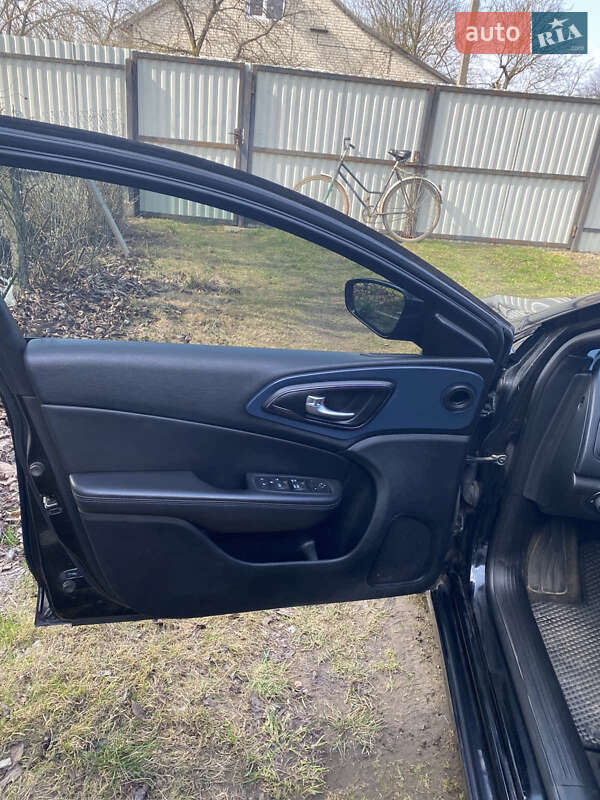 Седан Chrysler 200 2016 в Владимире фото 21 Седан Chrysler 200 2016 в Владимире