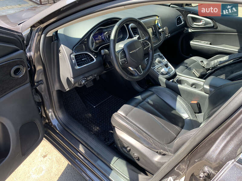 Седан Chrysler 200 2014 в Великодолинському