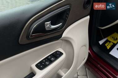 Седан Chrysler 200 2015 в 