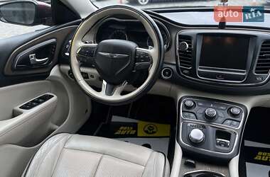 Седан Chrysler 200 2015 в 