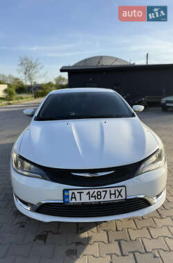 Седан Chrysler 200 2015 в Ивано-Франковске